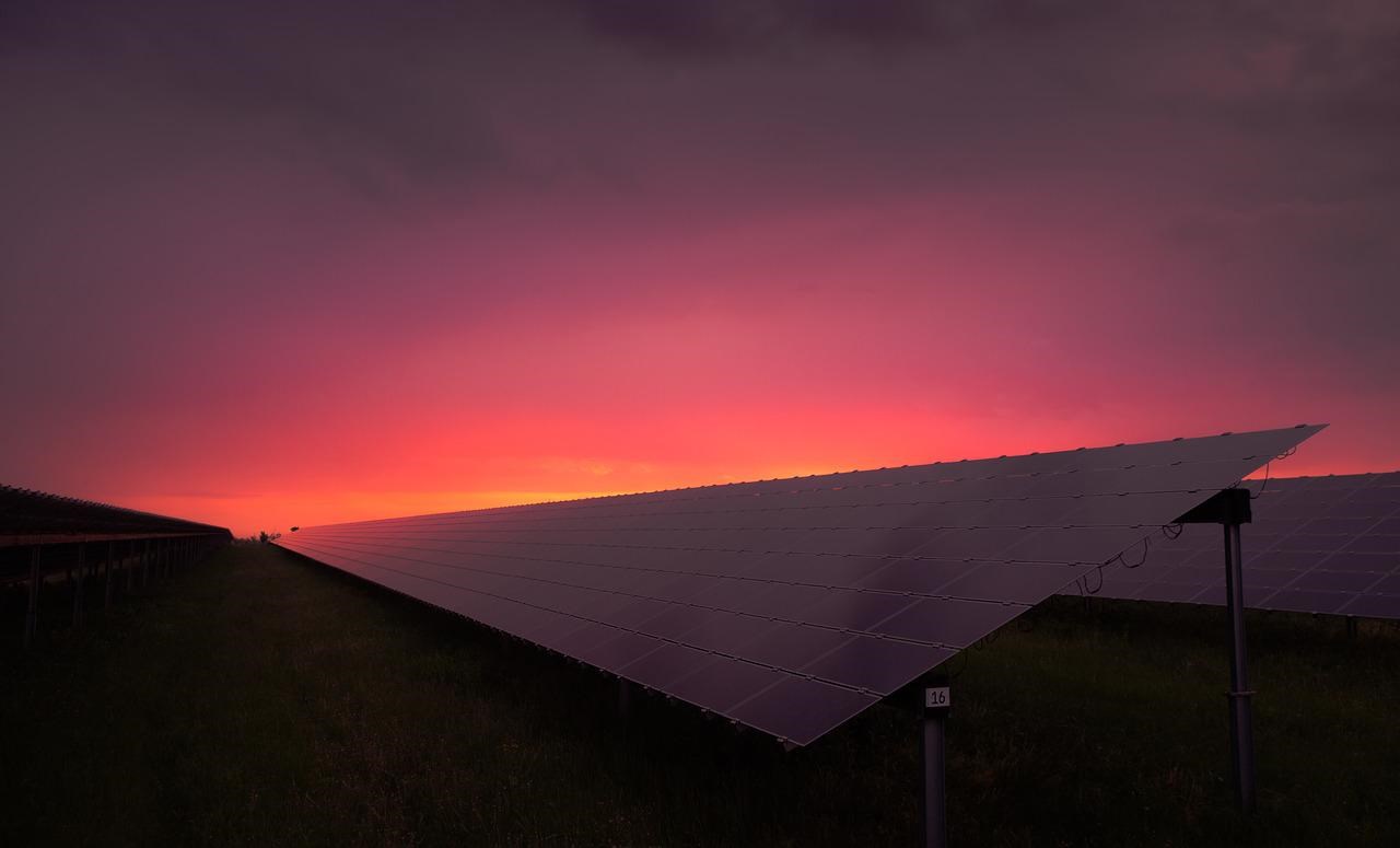 Geceleri de enerji üretebilen güneş paneli geliştirildi