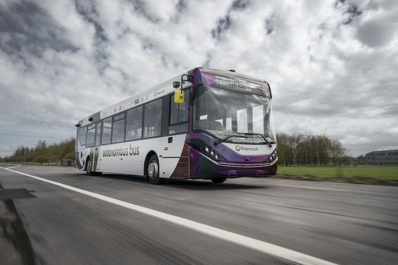 Birleşik Krallık'ın otonom yolcu otobüsü yol testlerine başladı
