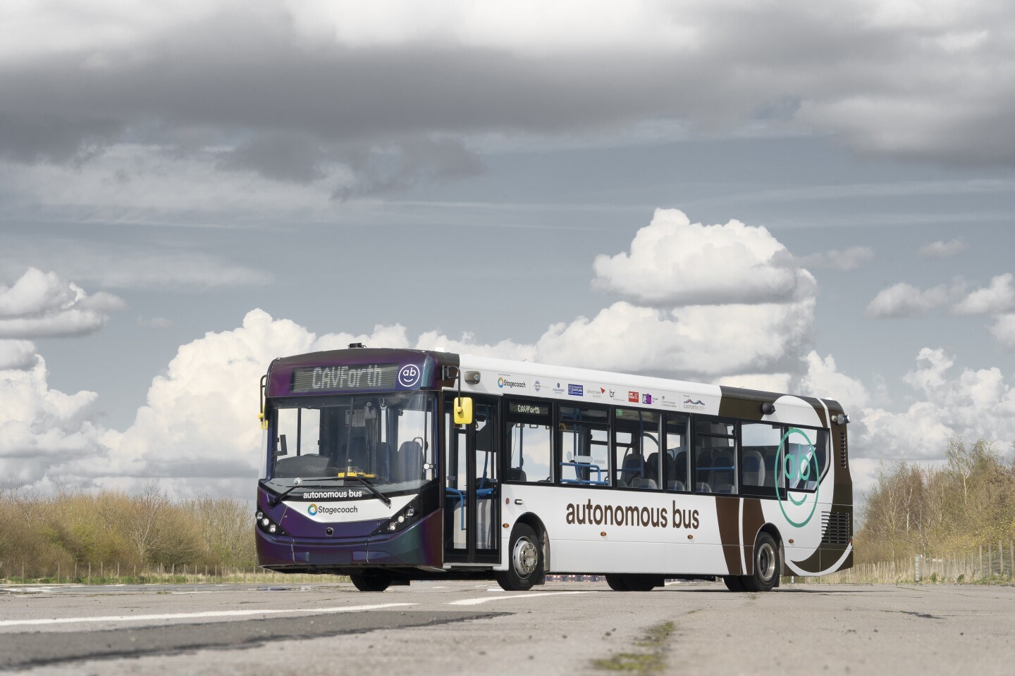 Birleşik Krallık'ın otonom yolcu otobüsü yol testlerine başladı