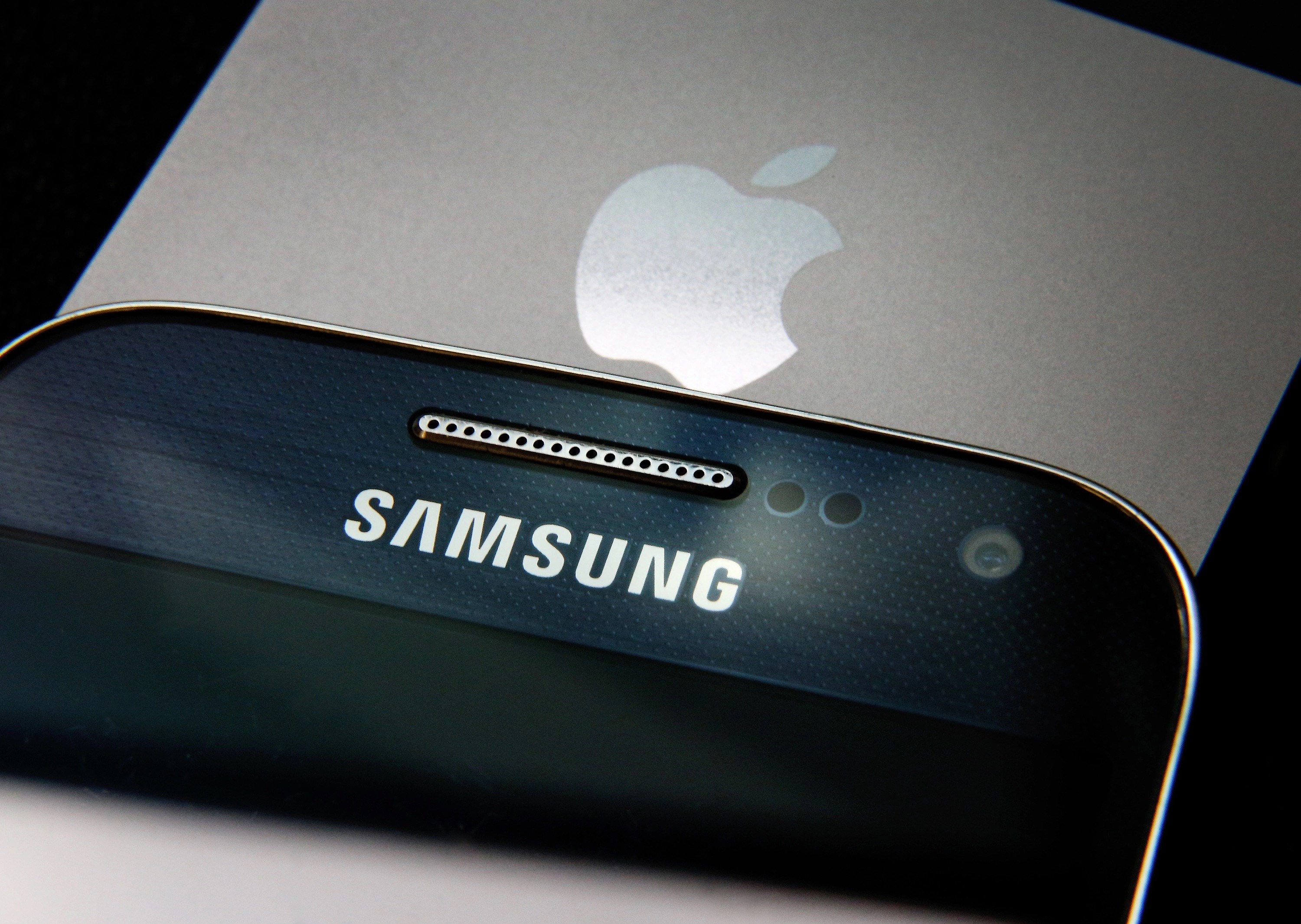 Samsung yeniden mobil pazarın lideri oldu