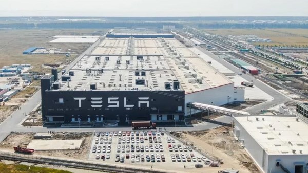 Tesla, Çin'deki üretim kapasitesini ikiye katlamak için yeni bir fabrika kuracak