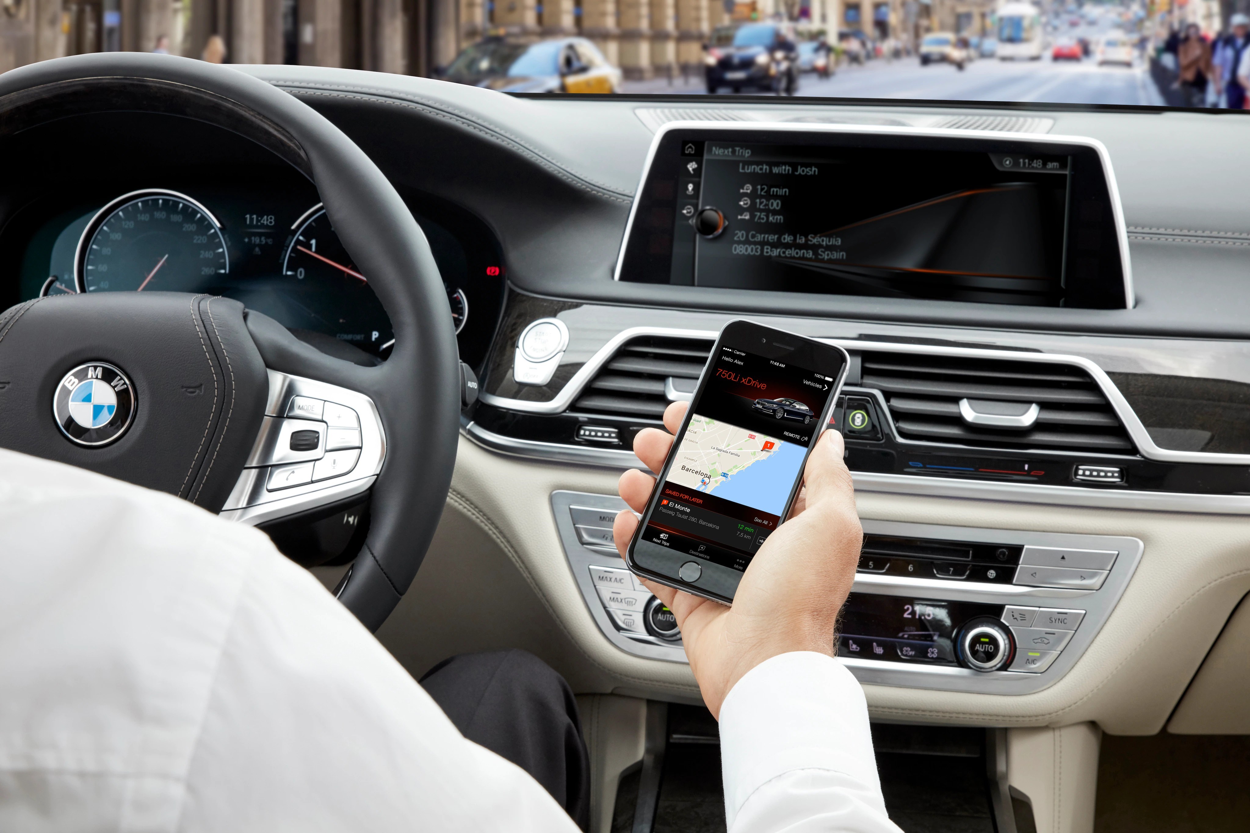 BMW, Android Auto ve CarPlay'siz otomobil sevkiyatına başladı