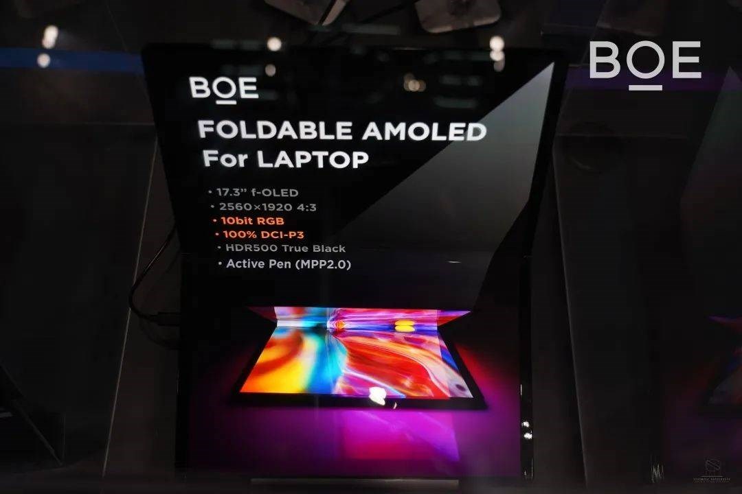 BOE, 17.3 inçlik katlanabilir AMOLED ekranını tanıttı