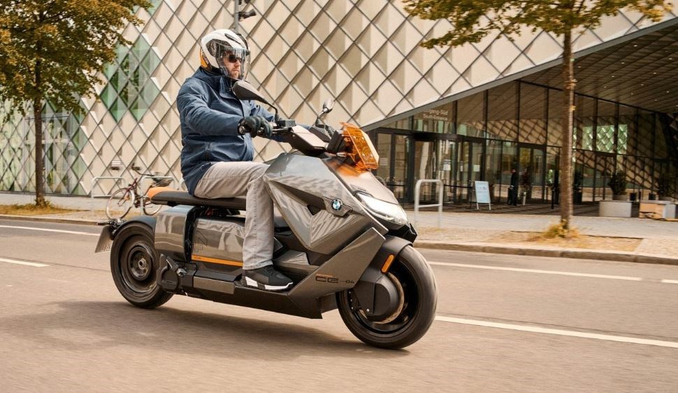 Elektrikli motosiklet BMW CE 04 Türkiye fiyatı ve özellikleri