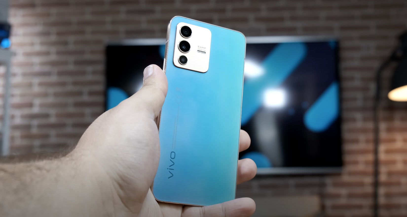 Yeniliklere sahip, renk değişen telefon! Vivo V23 5G inceleme