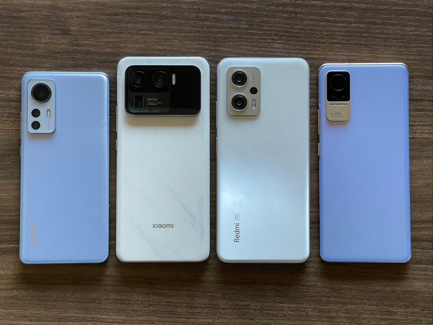 Xiaomi CEO'su Lei Jun, kullandığı akıllı telefonları gösterdi