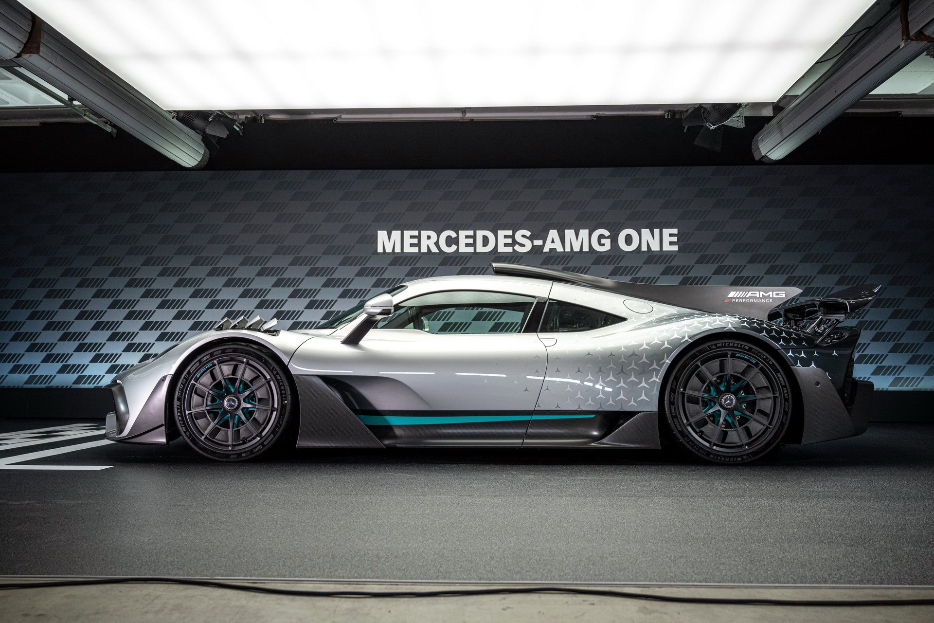 2023 Mercedes-AMG One tanıtıldı: İşte tasarımı ve özellikleri