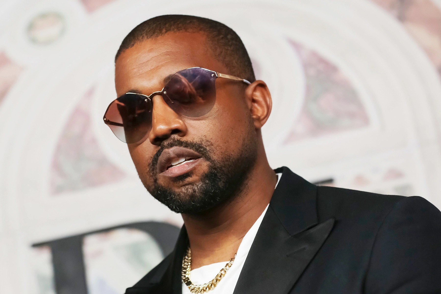 Ünlü şarkıcı Kanye West'ten NFT hamles