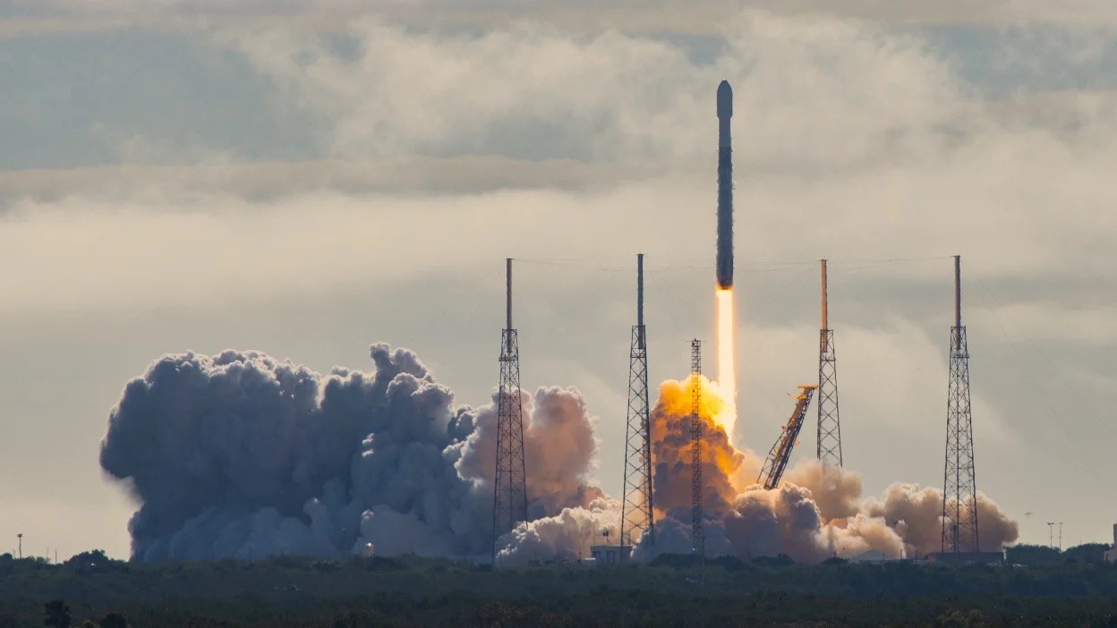 SpaceX, 36 saatte 3 farklı fırlatma gerçekleştirerek rekor kırdı