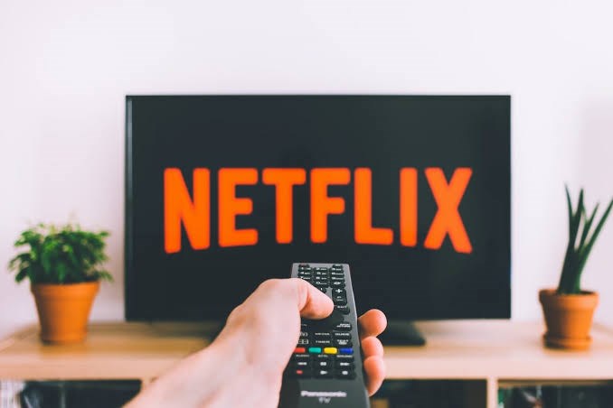 Netflix, 300 çalışanın işine son verdi! Reklamlı üyelik yolda