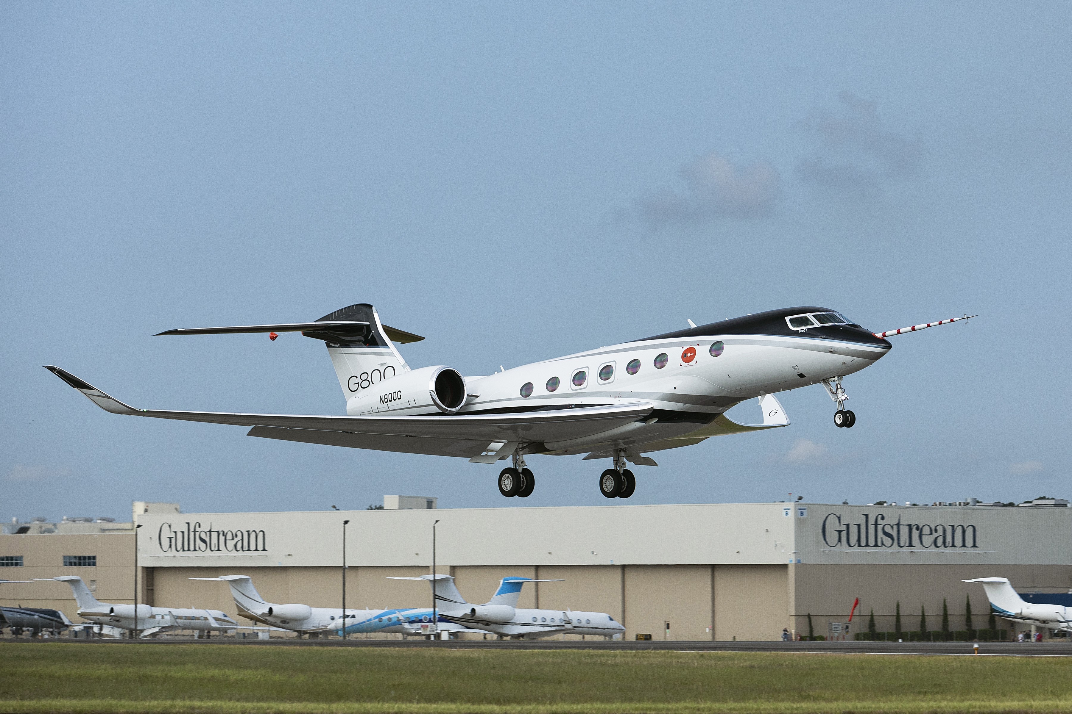 Gulfstream G800 uzun menzilli iş jeti, ilk uçuşunu gerçekleştirdi
