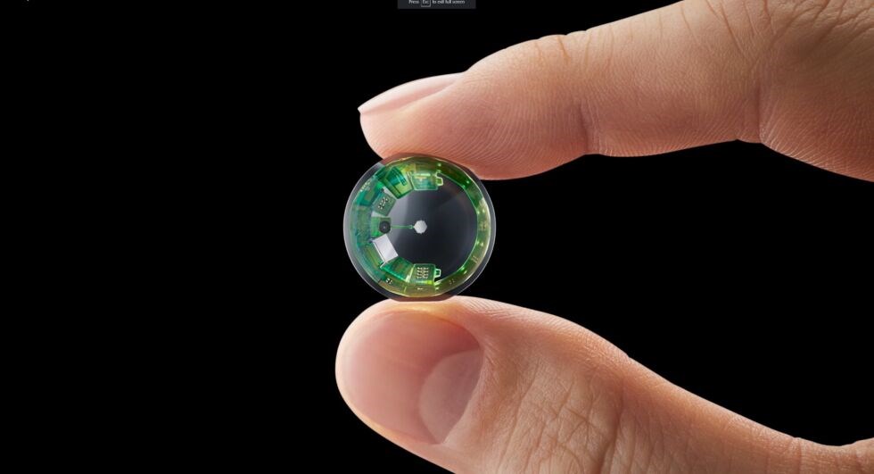 Akıllı kontakt lensler ilk kez kullanıldı