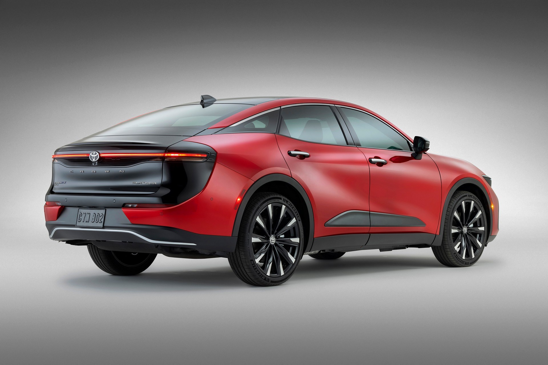 2023 Toyota Crown tanıtıldı: İşte tasarımı ve özellikleri