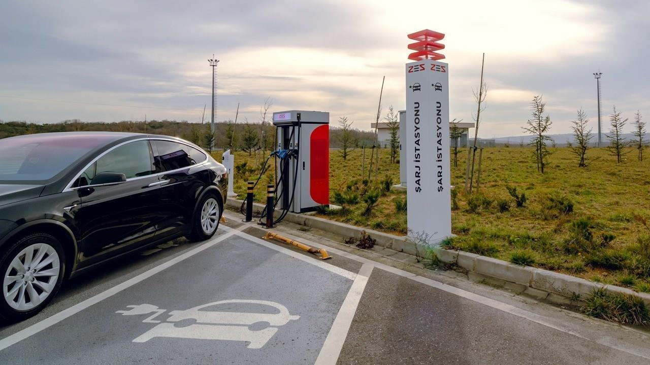Türkiye’de kaç tane elektrikli otomobil ve şarj istasyonu var?