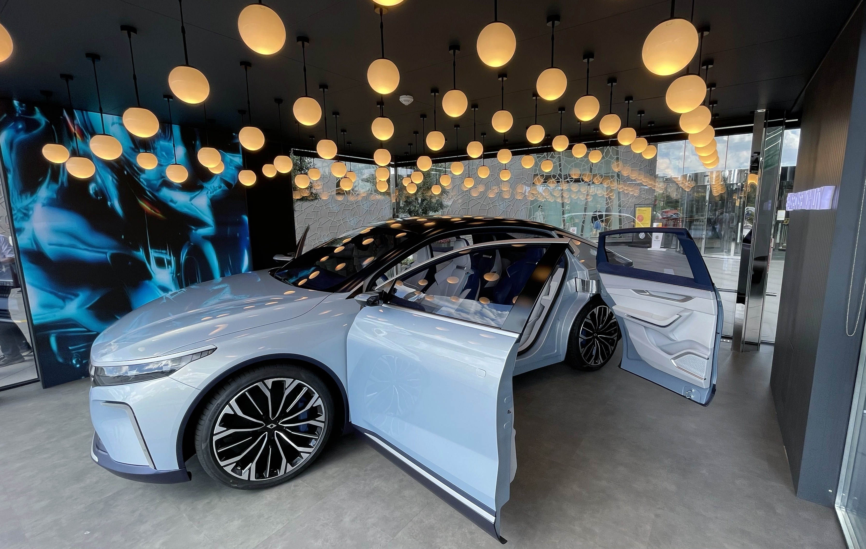 TOGG sedan konsepti Zorlu Center'da sergileniyor
