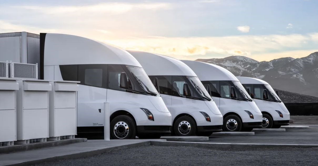 Elon Musk duyurdu: Tesla Semi teslimatları bu yıl başlıyor