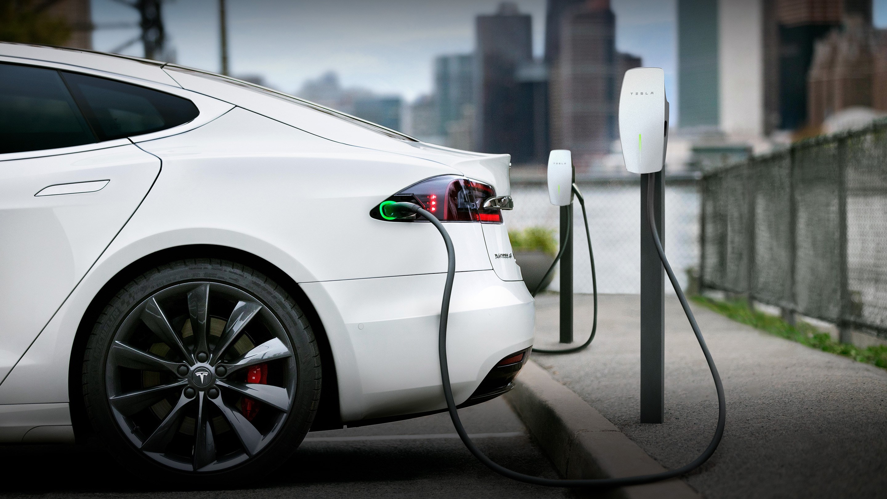 Elektrikli otomobiller %0 şarjla ne kadar yol gidebilir?