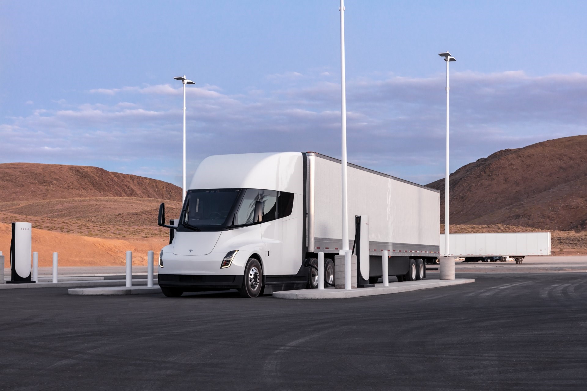 Tesla Semi'nin üretim versiyonunun iç mekanı sergilendi