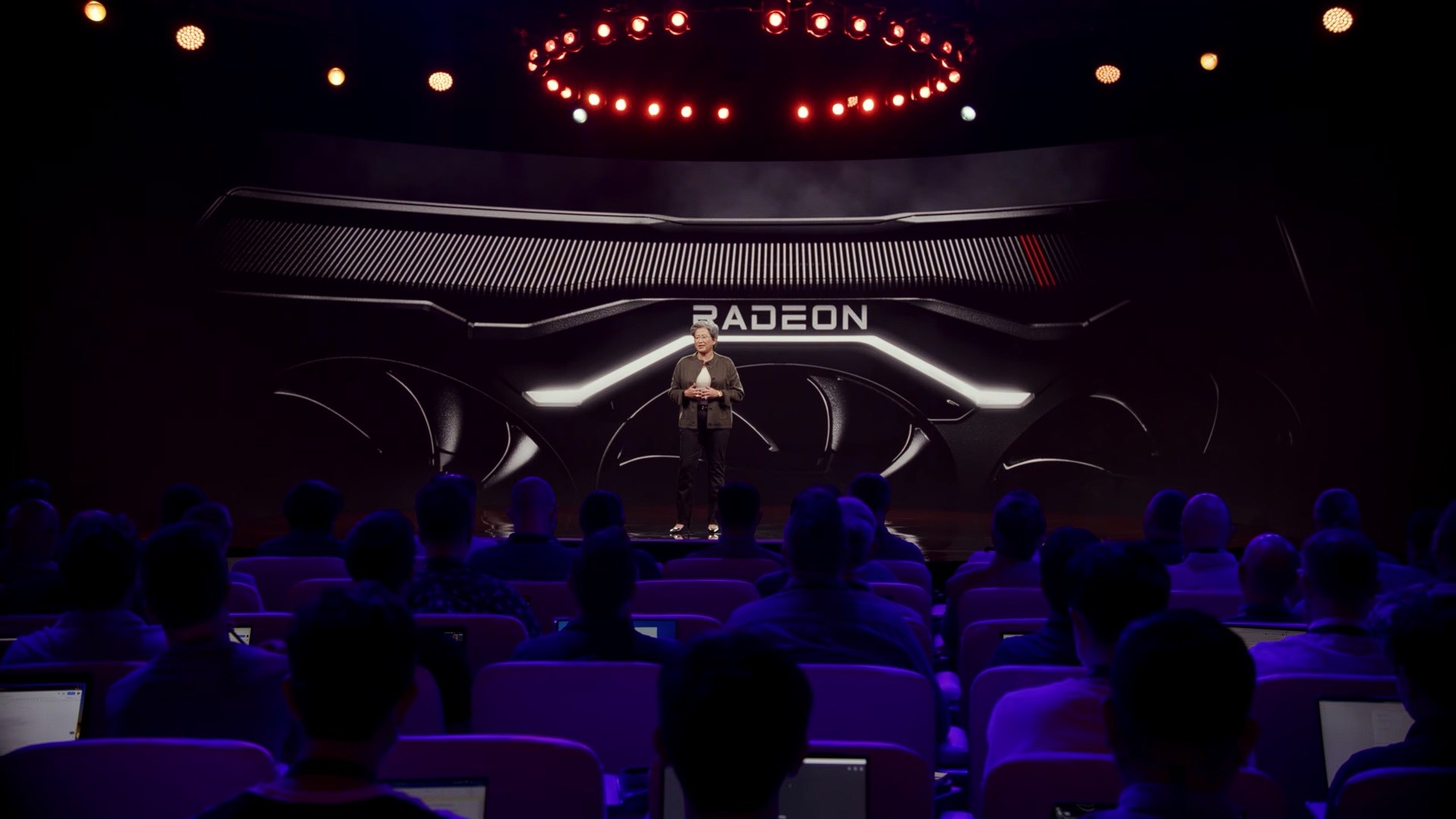 AMD yeni nesil Radeon RX 7000 ekran kartlarını gösterdi