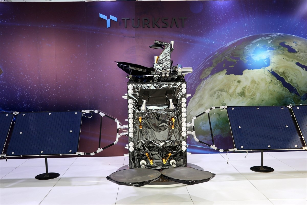 Türksat 6A uydusunun uçuş modelinin testleri başladı