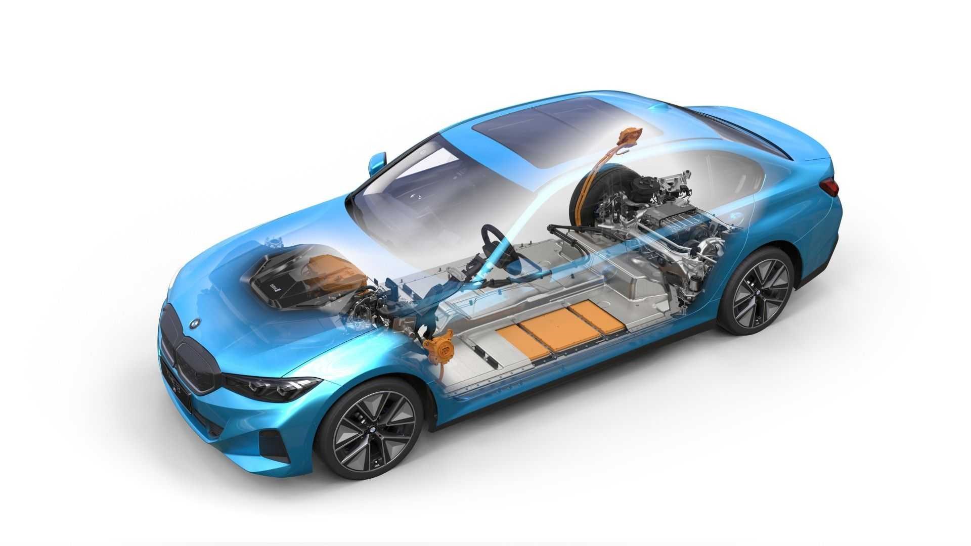 BMW, yeni batarya hücreleriyle %30 daha fazla menzil vadediyor