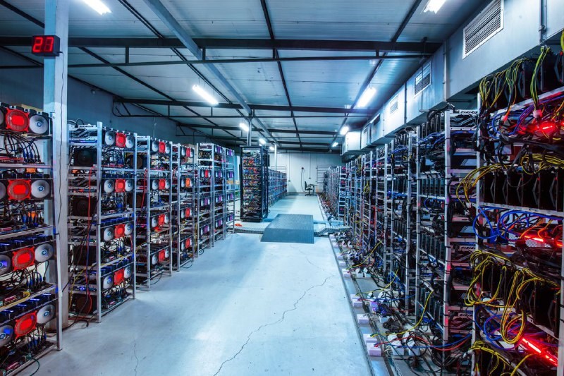 Güneş enerjisiyle çalışan Bitcoin madencilik tesisi açıldı