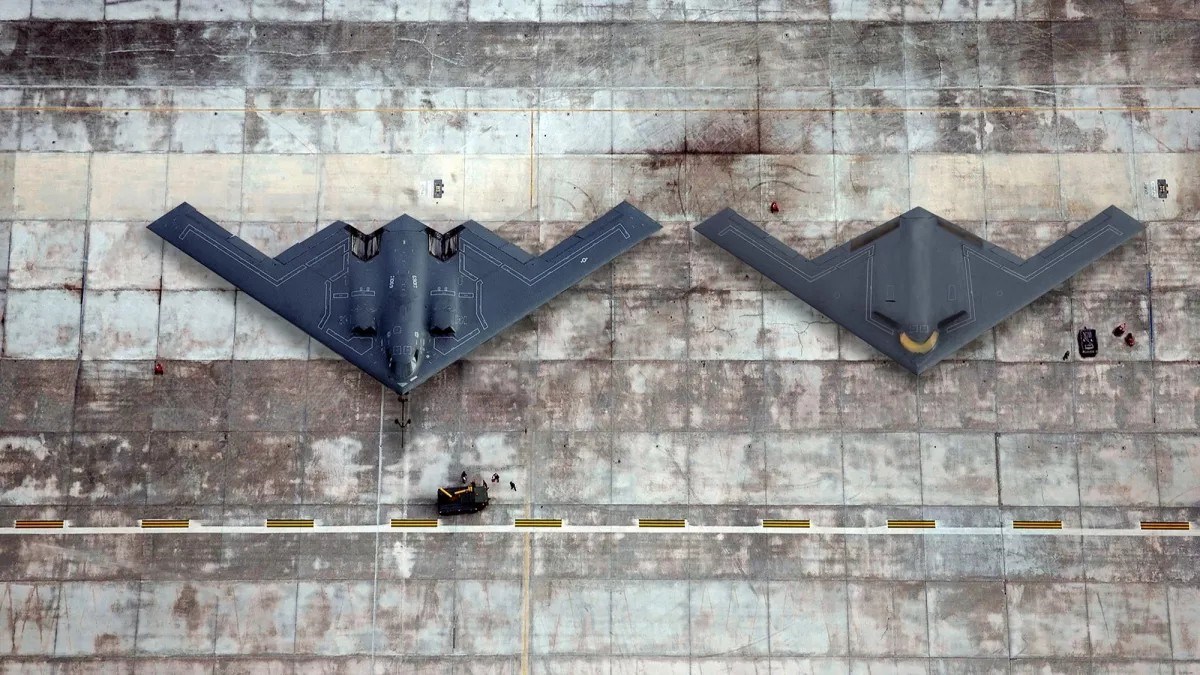 ABD'nin sır gibi sakladığı hayalet bombardıman uçağı tanıtılıyor