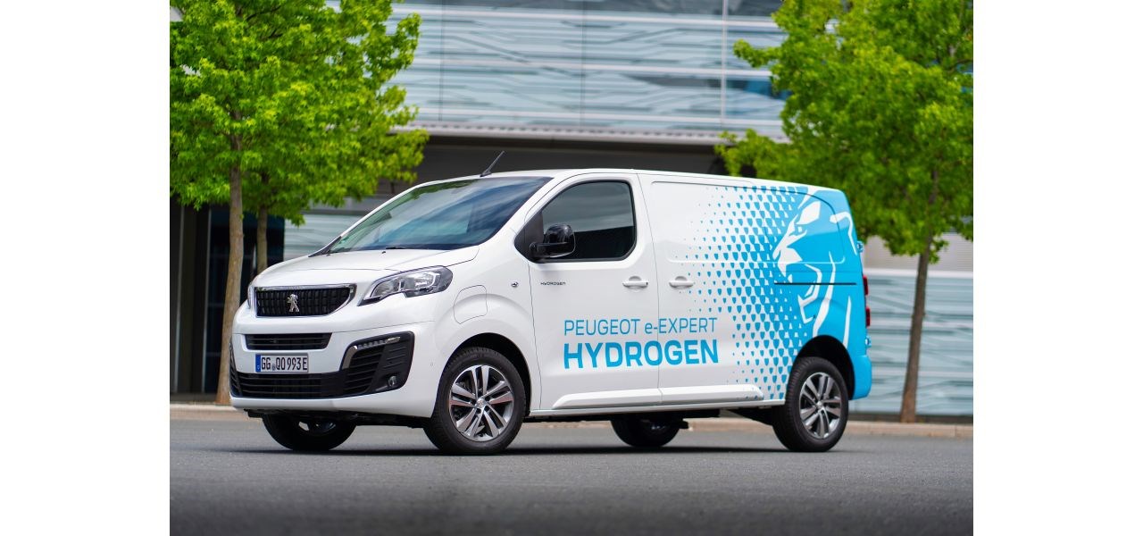 Peugeot'nun elektrifikasyon hamlesi sadece binek araçlarla sınırlı değil. Hafif ticari araç tarafında da e-Partner, e-Expert ve e-Boxer gibi modeller Fransız üreticiyi elektrikli araç pazarında temsil edecek. Bunun dışında hidrojen yakıt hücreli e-Expert Hydrogen de piyasaya çıkıyor.