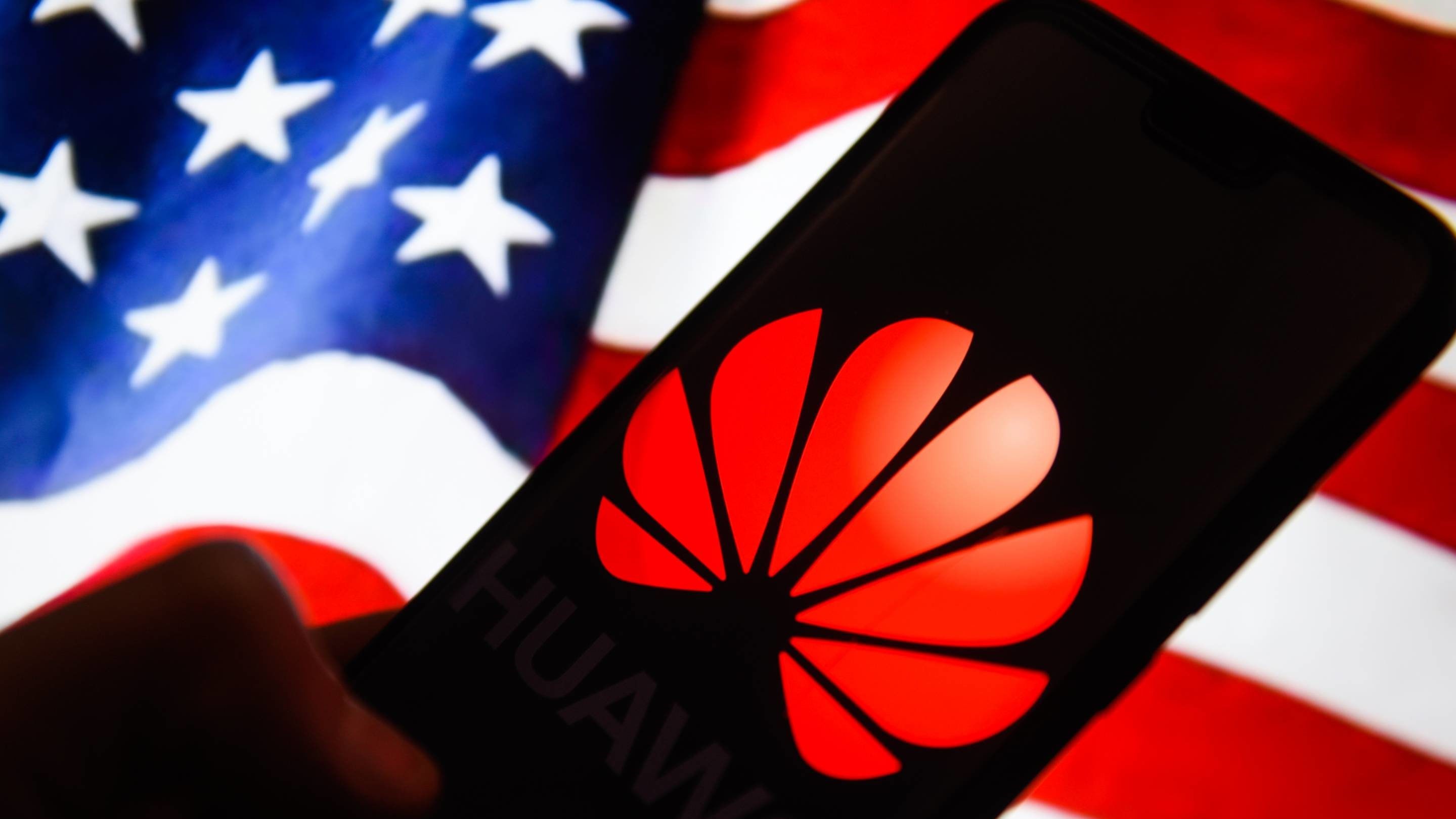 Huawei, 5G akıllı telefonlarını piyasaya sürmeye devam edecek