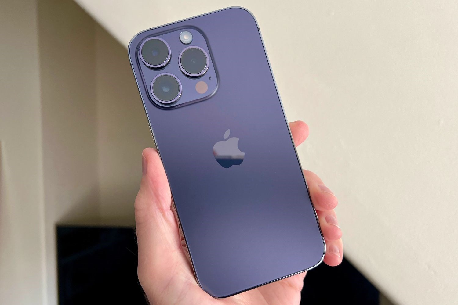 iPhone 14 Pro'da üretim hatası: Mor renkler aynı tonda değil