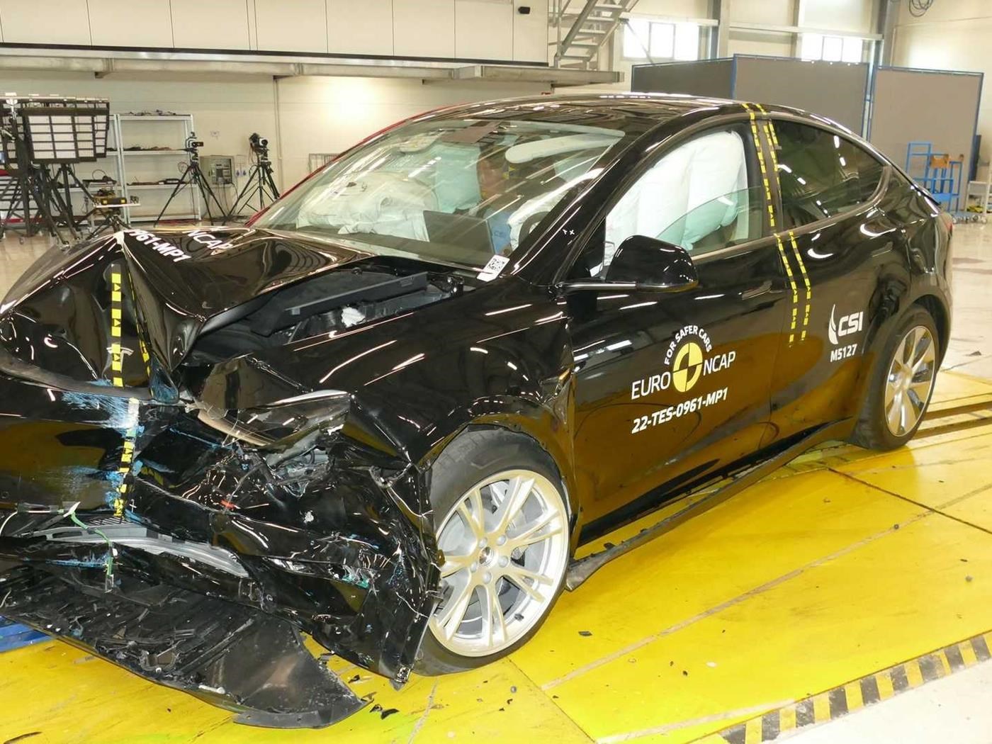Euro NCAP, Tesla'ya yönelik 'hileli kod' iddialarına yanıt verdi