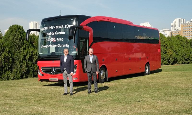 Mercedes-Benz Türk, 100 bininci otobüsünü banttan indirdi