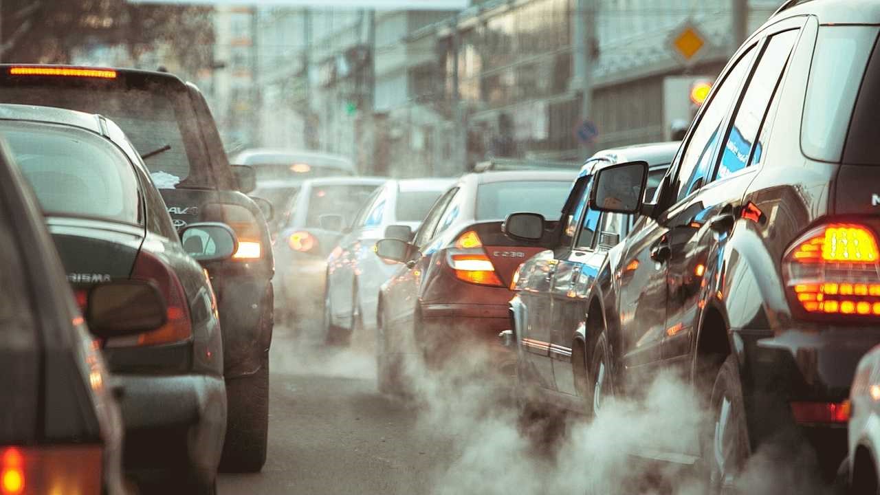 AB, 2035'te yeni benzinli ve dizel araç satışını yasaklayacak