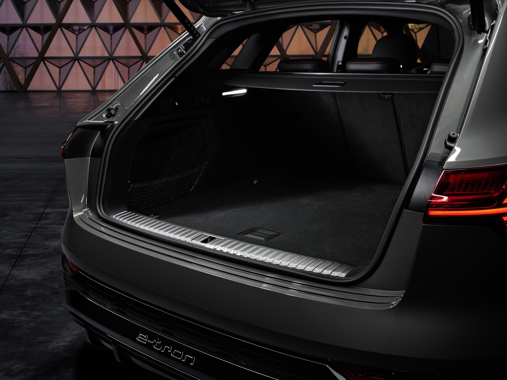 Yeni Audi Q8 e-tron tanıtıldı: İşte tasarımı ve özellikleri
