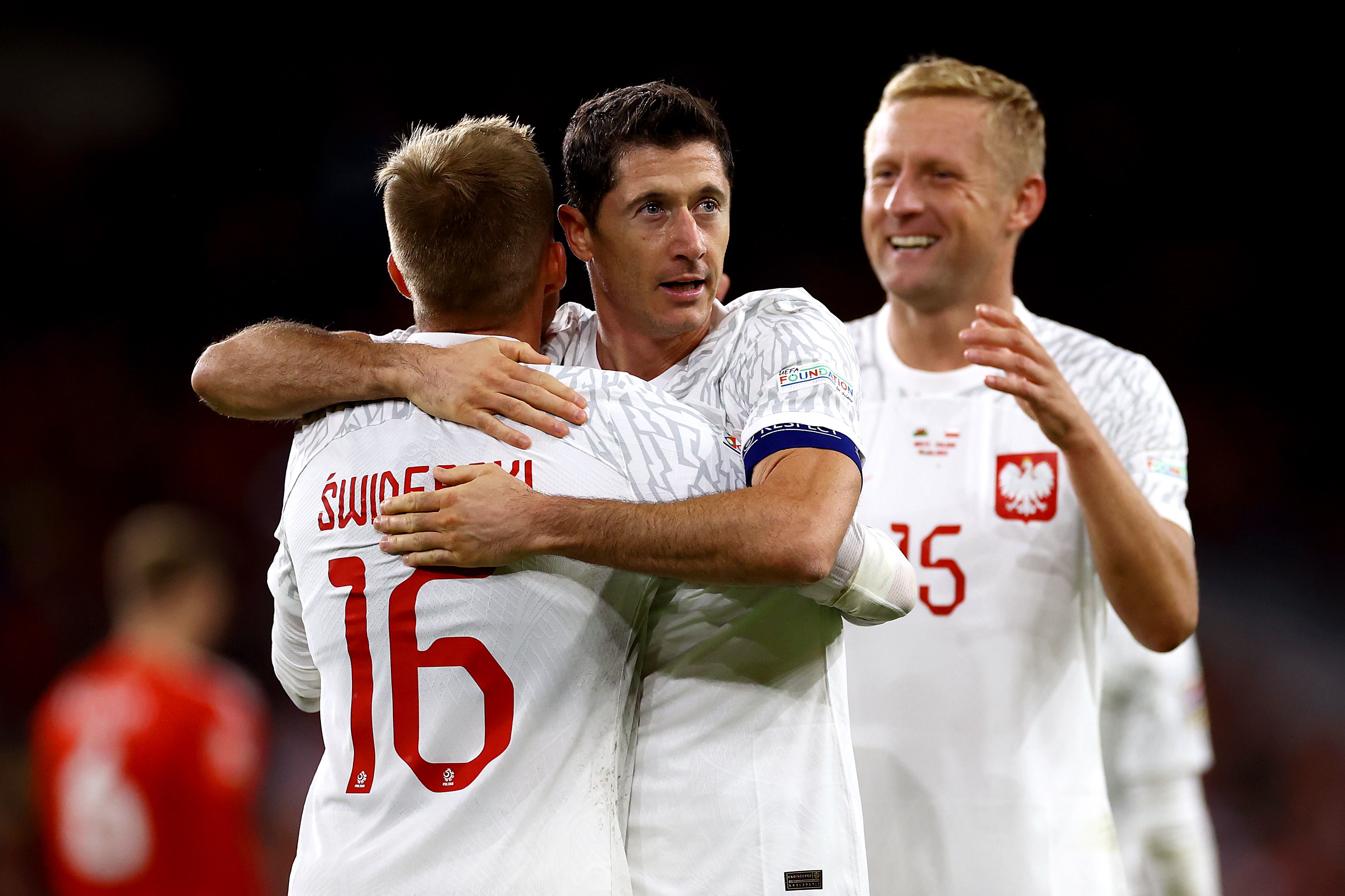 Polonya milli takımına Dünya Kupası yolunda F-16'lar eşlik etti