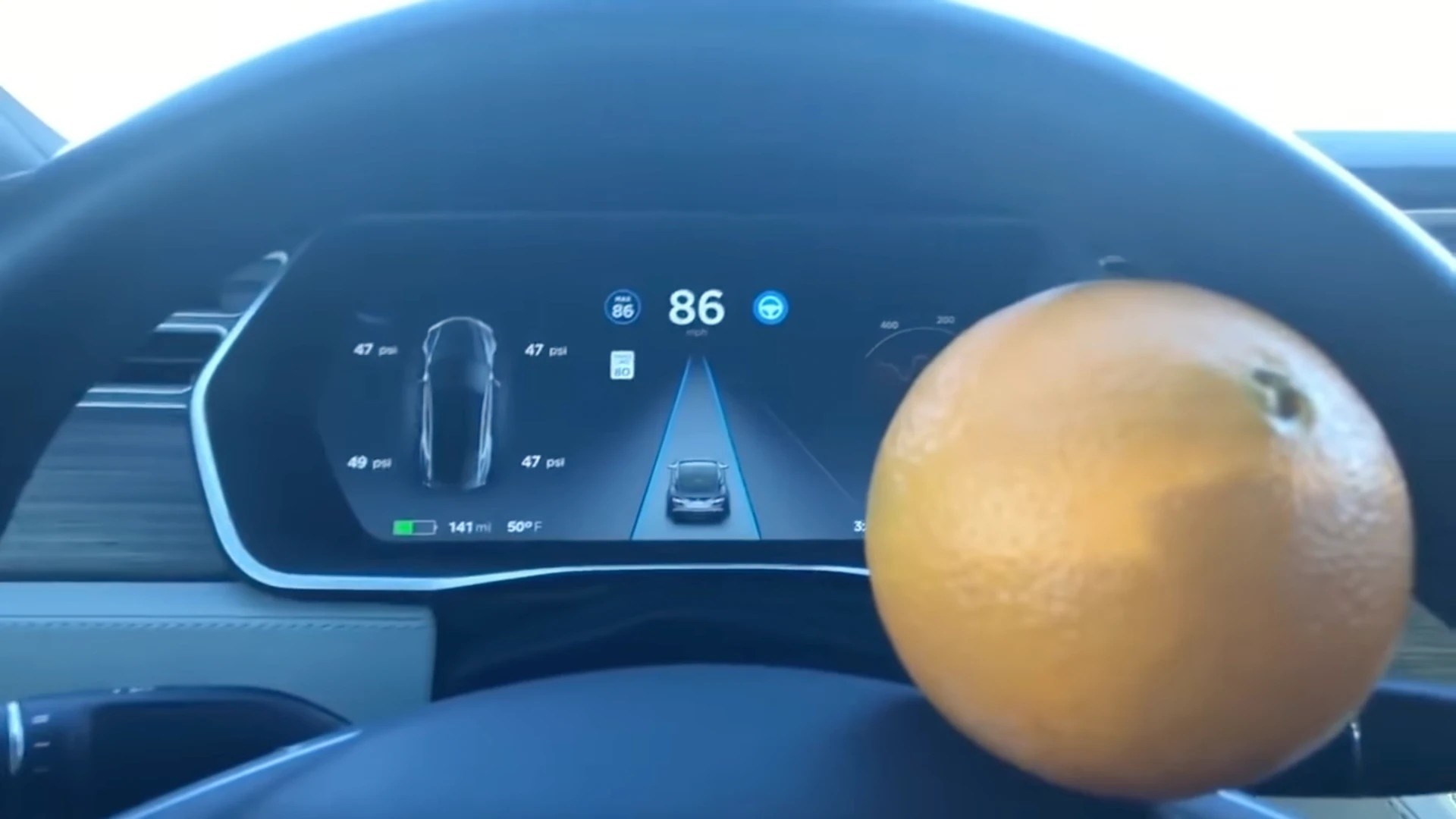 Tesla'lar artık 'portakal hilesini' algılayacak