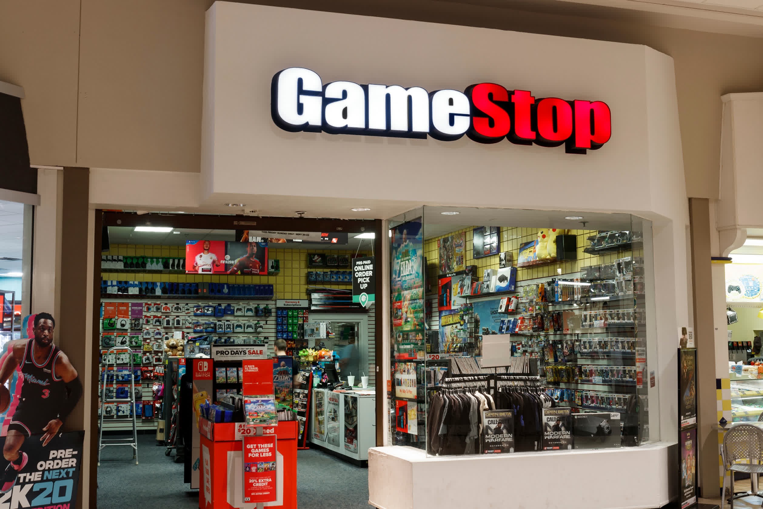 GameStop işten çıkarmalara başladı