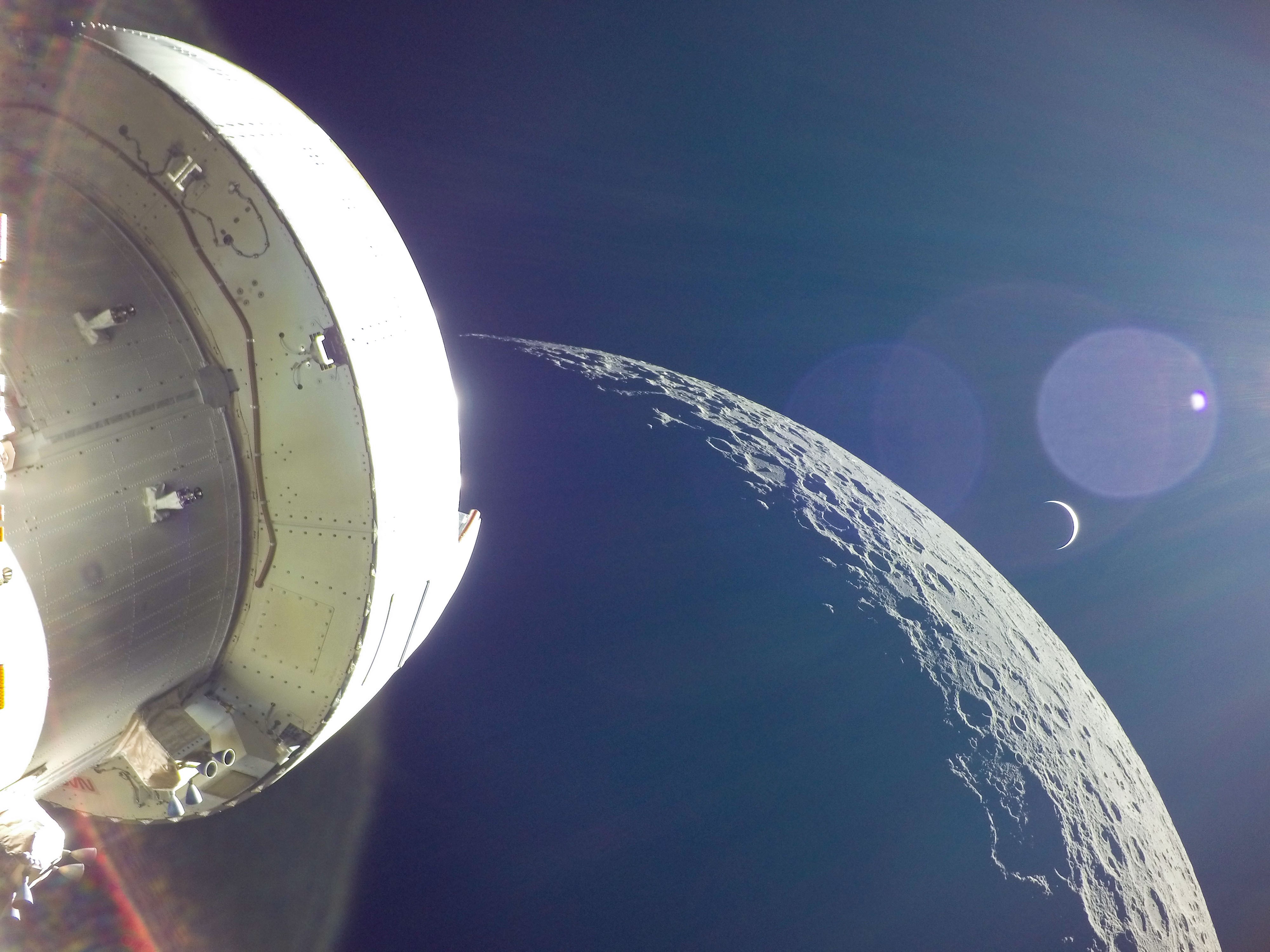 NASA, Ay’ın yüksek çözünürlüklü çarpıcı fotoğraflarını yayınladı