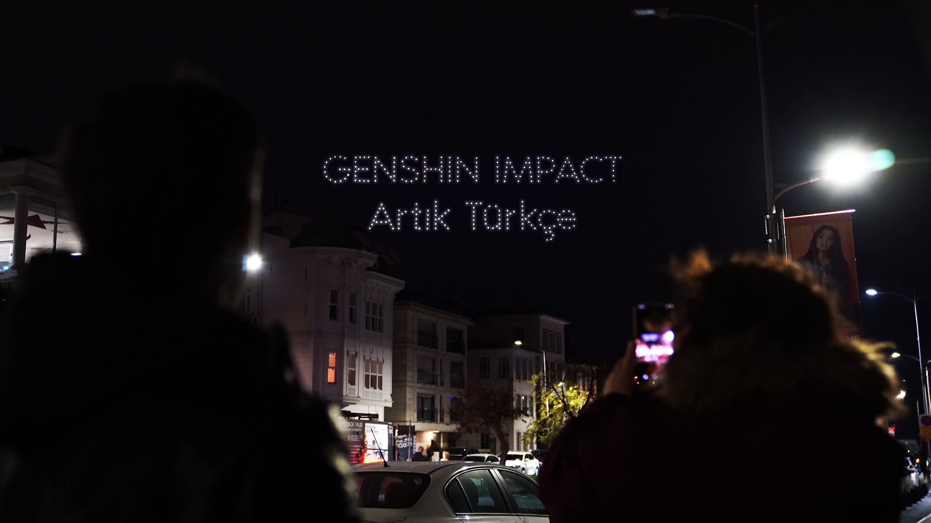 Genshin Impact Türkçe Dilinin Eklenişini Drone Işık Gösterisiyle