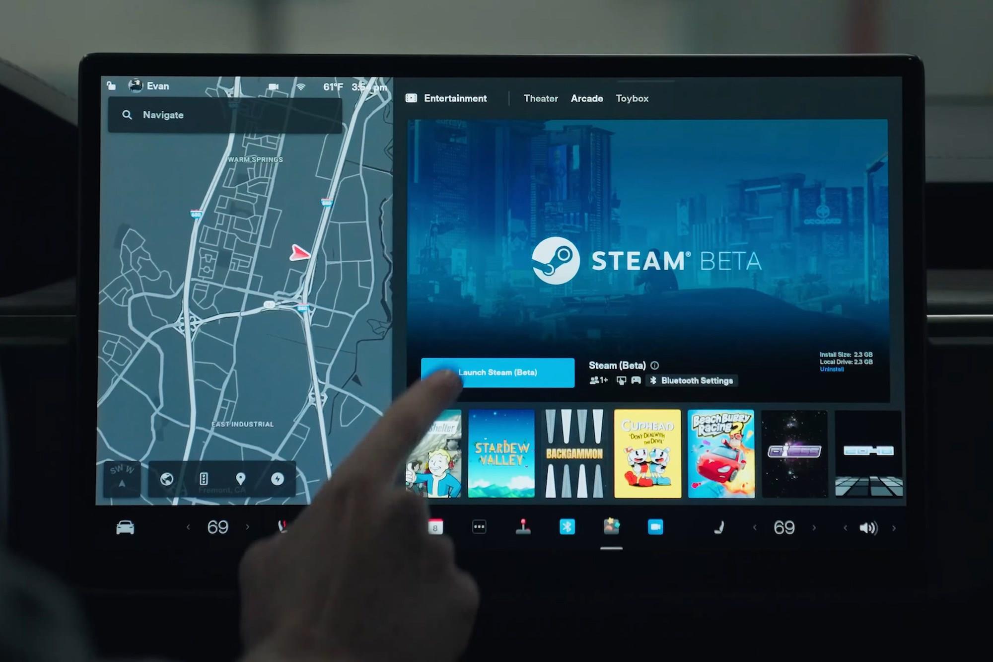 Tesla otomobilleri Steam güncellemesi ile yenilendi! İşte video
