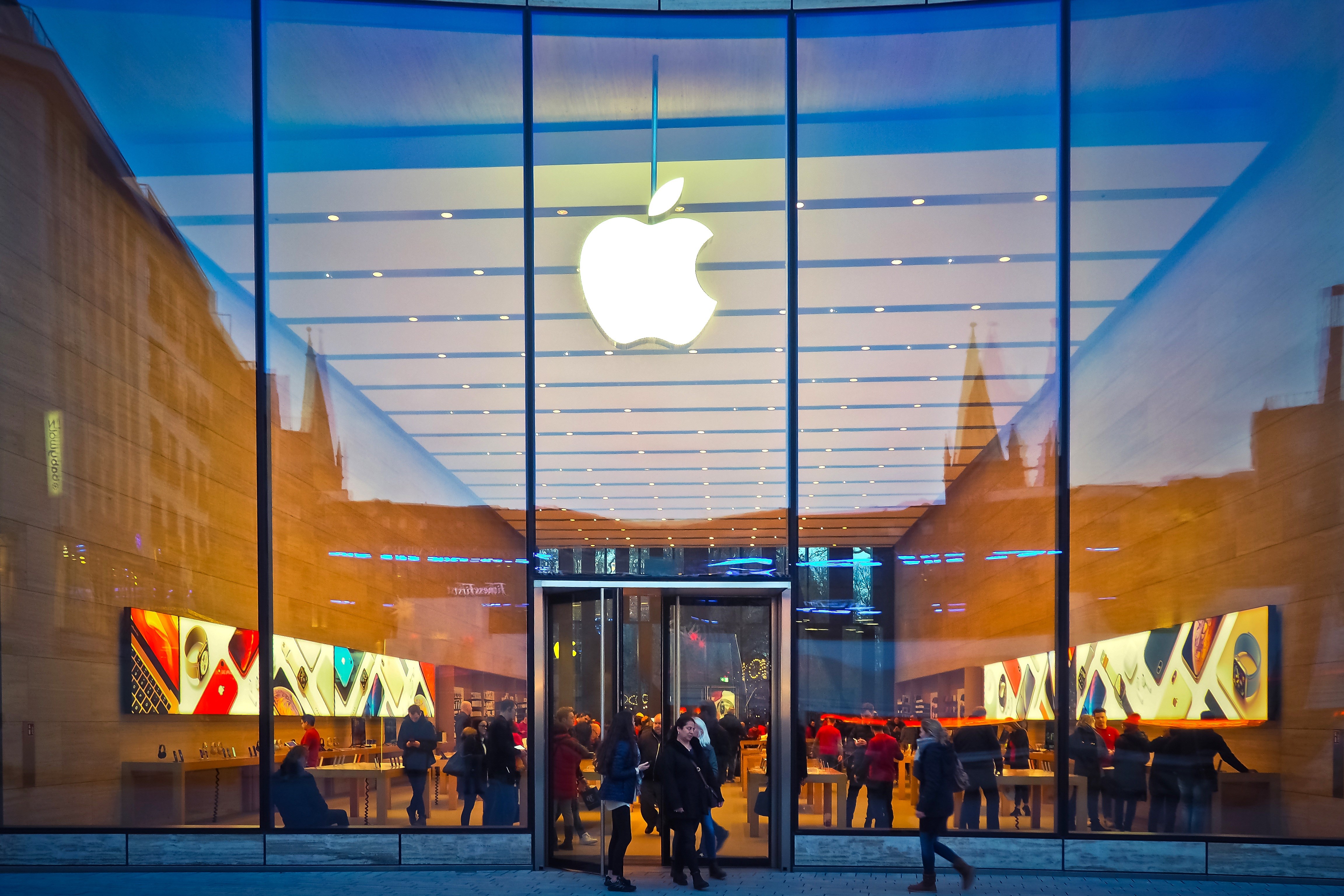 Apple dünyanın en etkili markaları sıralamasında birinci seçildi