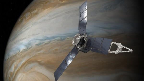 NASA, Jüpiter'in volkanik uydusu İo'dan olağanüstü görüntüler paylaştı