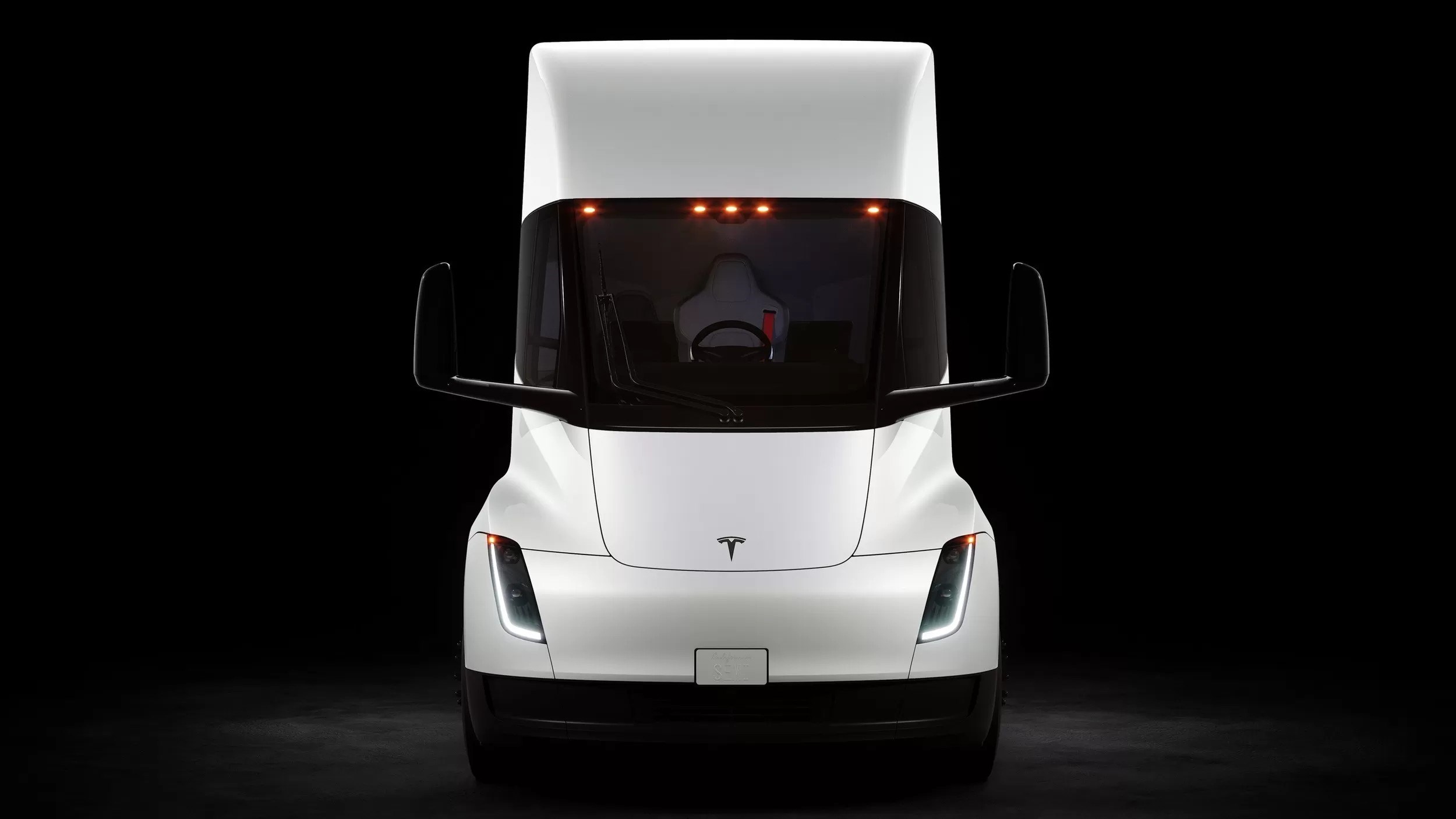 Polonyalı tır şoförü Tesla Semi'yi yerden yere vurdu