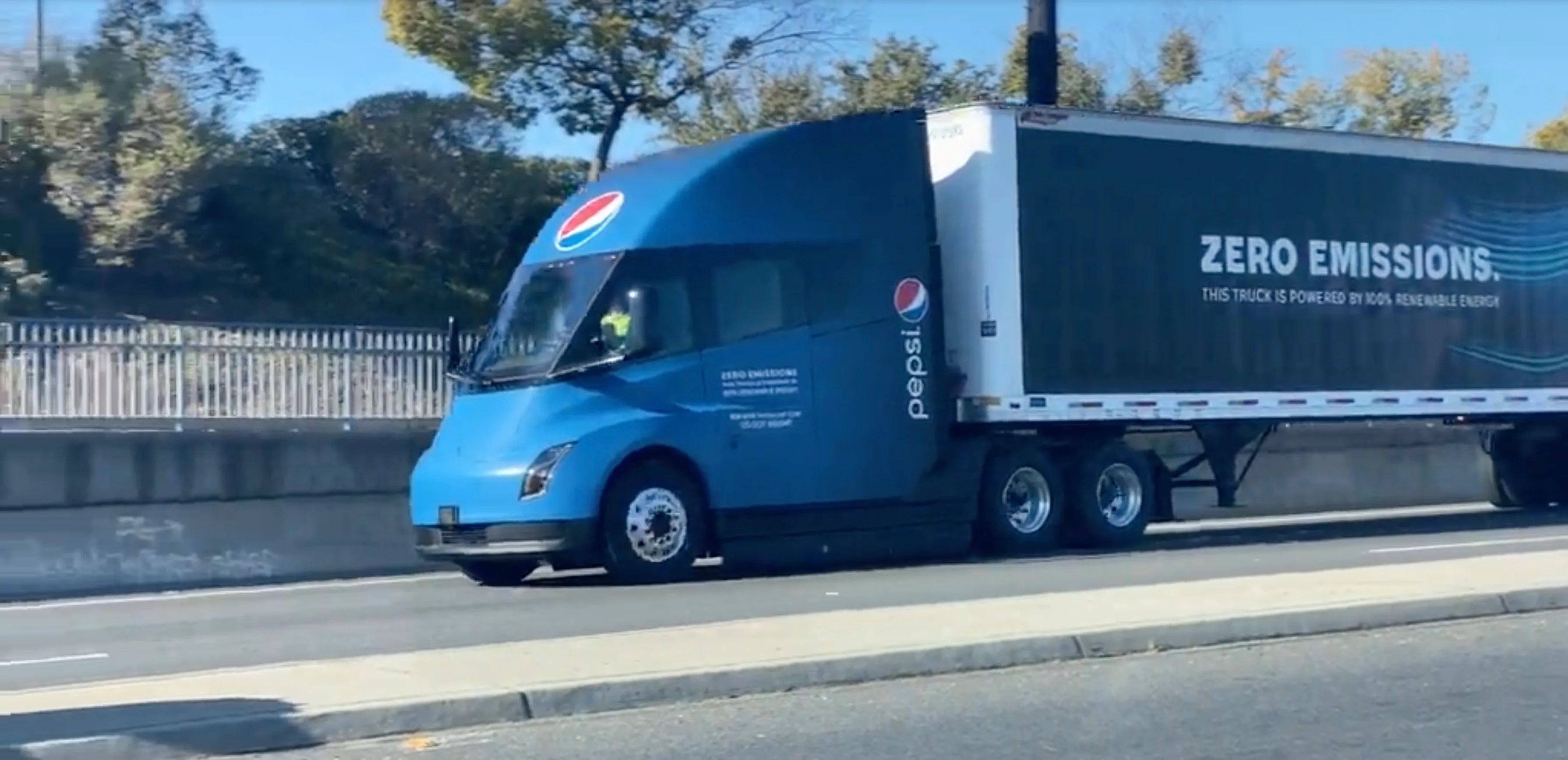Pepsi, 2023’te 100 adet Tesla Semi alacak