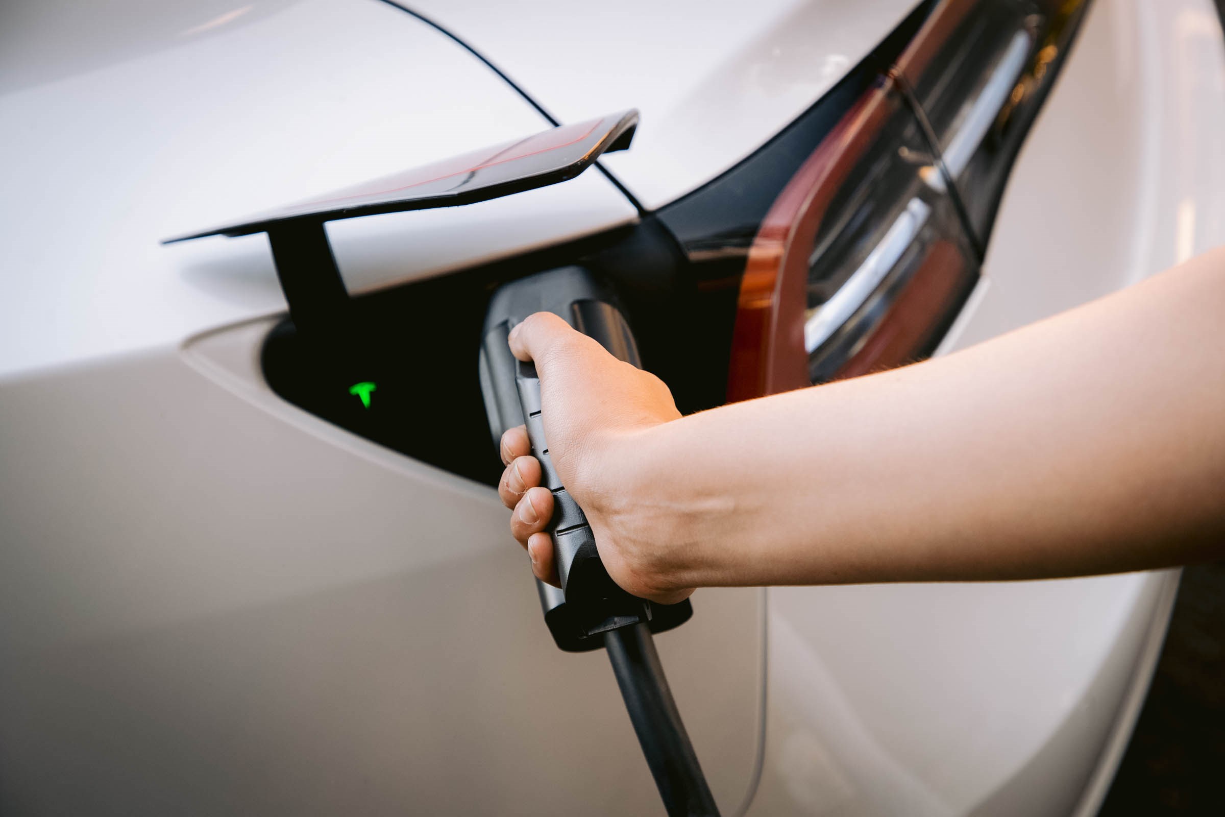 Kanada, 2026’dan itibaren elektrikli arabaları zorunlu kıldı