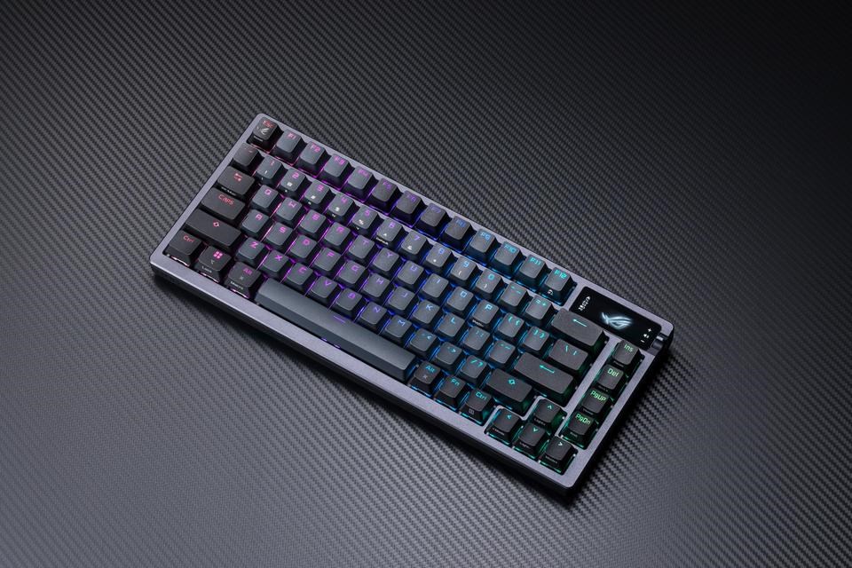 Asus ROG Azoth mekanik oyuncu klavyesi tanıtıldı: İşte özellikler