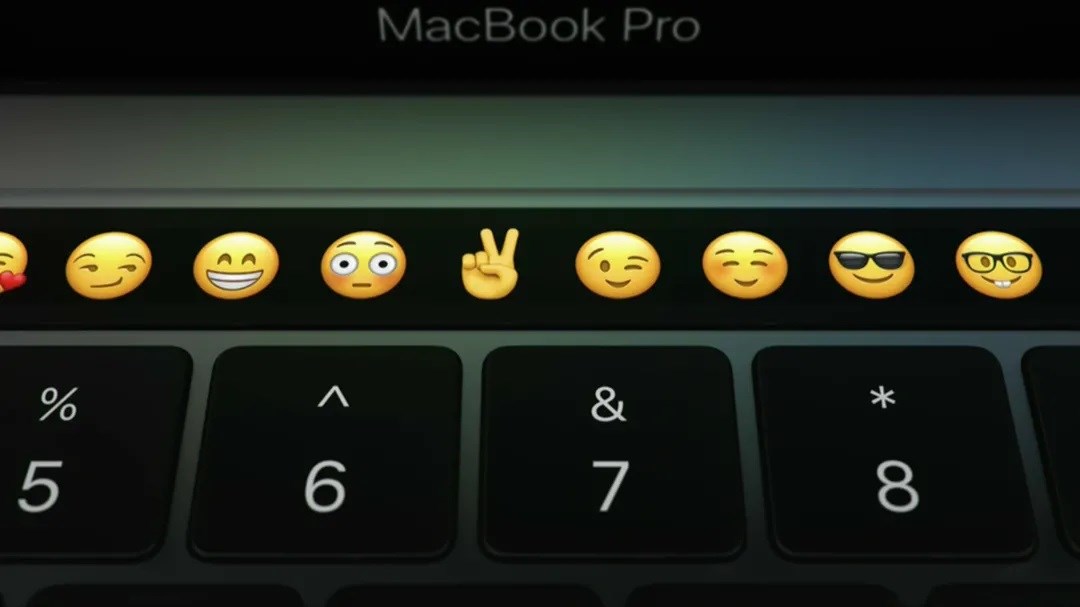 Apple, dokunmatik ve OLED ekranlı MacBook Pro üzerinde çalışıyor