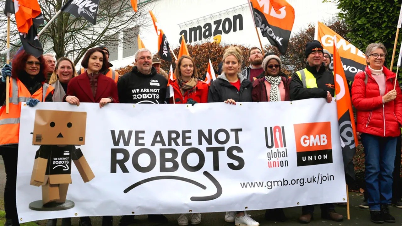 Amazon çalışanları grevde: Robotlara daha iyi davranılıyor