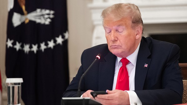 600x338donald trump facebook ve instagram a geri donuyor
