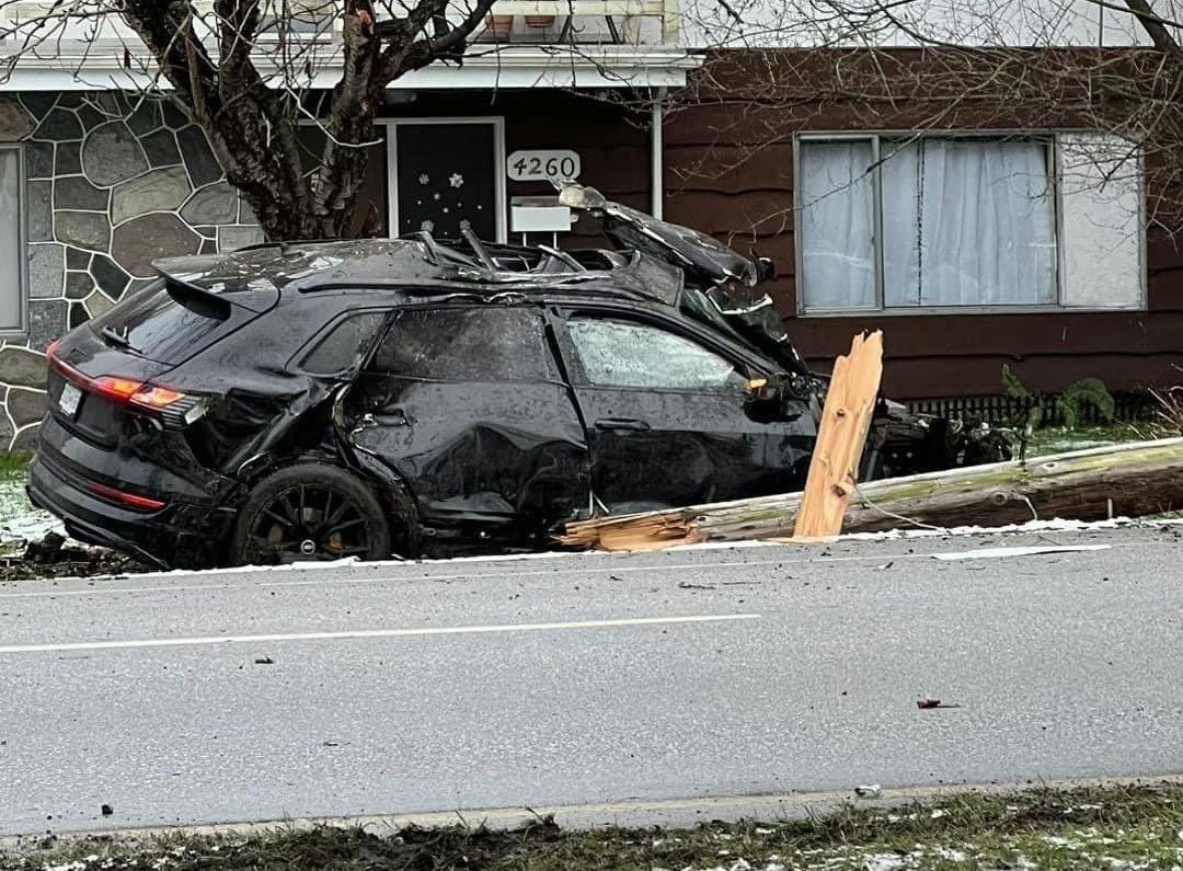 Skandal Audi e-tron kazası: Bataryası yola fırladı